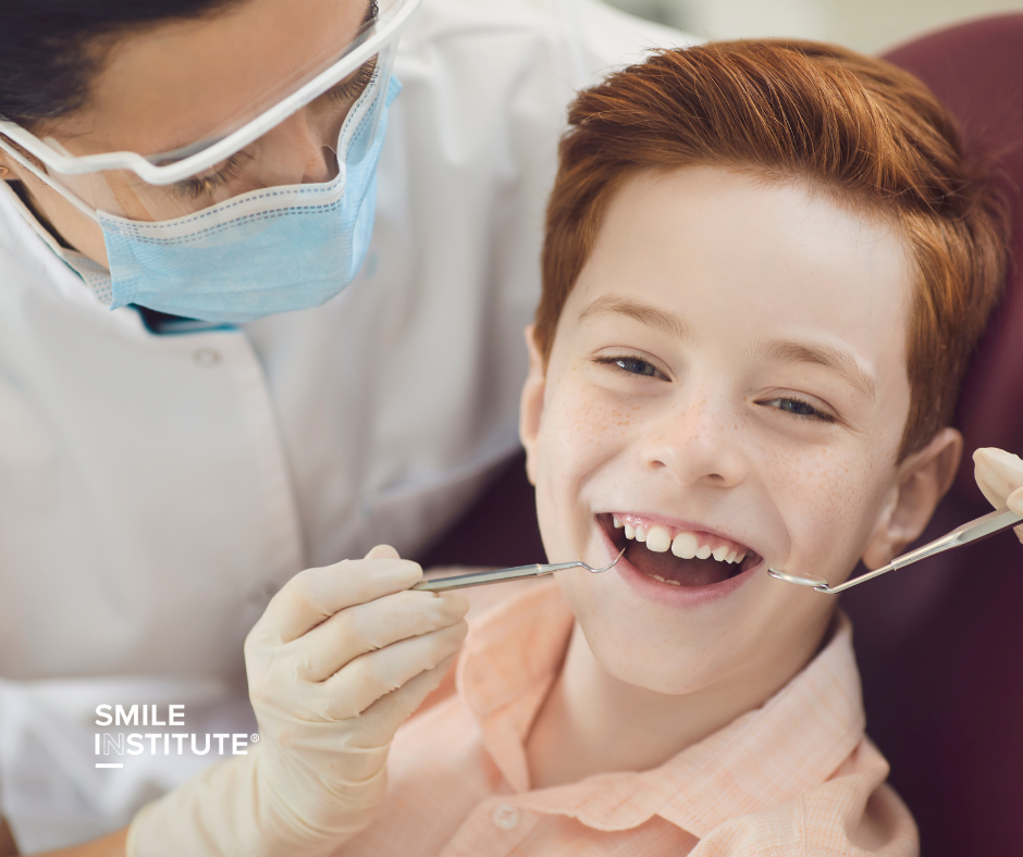 Smile Institute Blog - Iskolakezdés és fogászat: miért most érdemes gyermekével eljönni kontrollra?