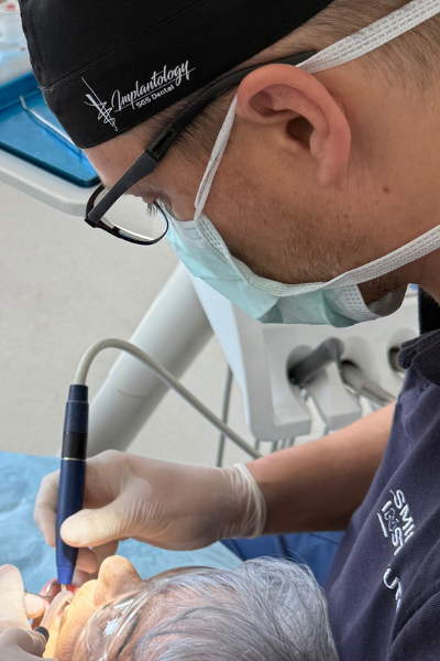 IMPLANTÁTUM ÁR KALKULÁTOR Érdekli, mennyibe kerülne az implantáció? - Smile Institute