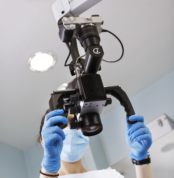 Mikroszkópos gyökérkezelés Budapesten – mikor menthető meg a fog? - Smile Institute Mikroszkópos gyökérkezelés Budapesten – mikor menthető meg a fog? - Smile Institute