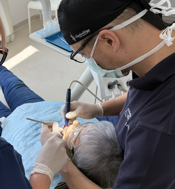 Dr. Nagy Dominik szájsebész és implantológus – Smile Institute Budapest