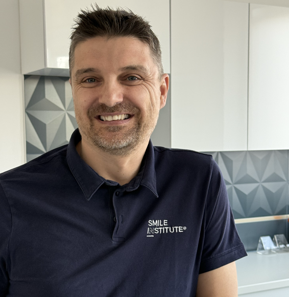 Dr. Nagy Dominik szájsebész, implantátum specialista
